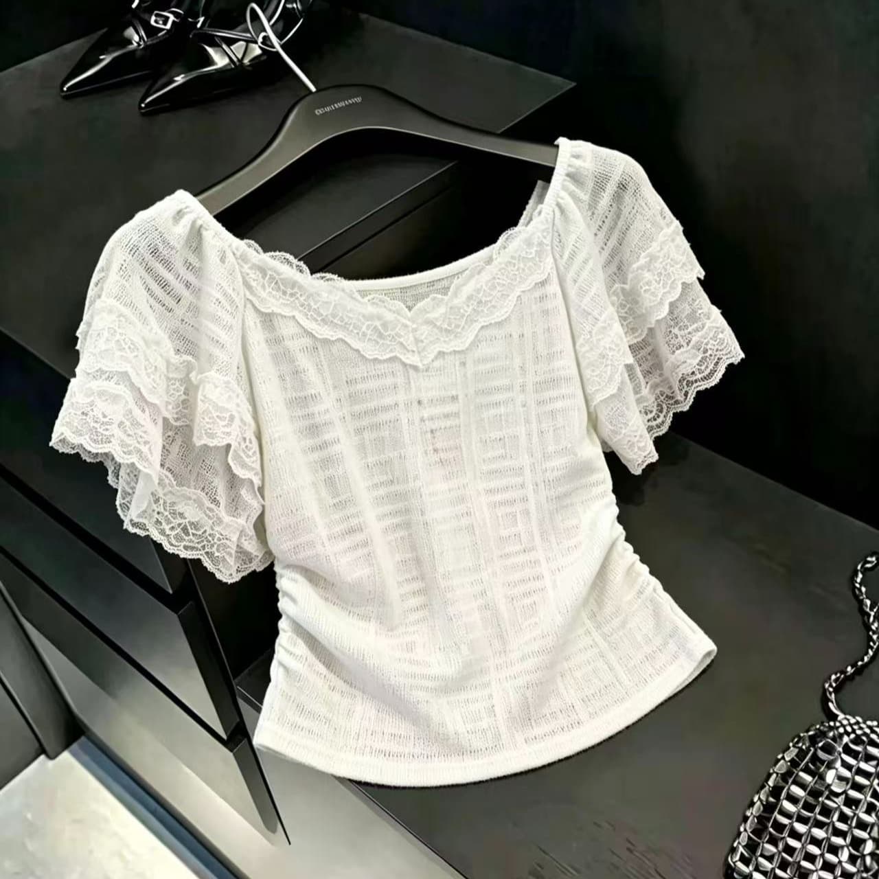 실사 빛 럭셔리 V넥 레이스 레이스 반팔 티셔츠 새로운 연령 감소 자이언트 잘 생긴 몸매 가꾸기 쇼트 스타일 백리스 맨위 ins 이미지 6