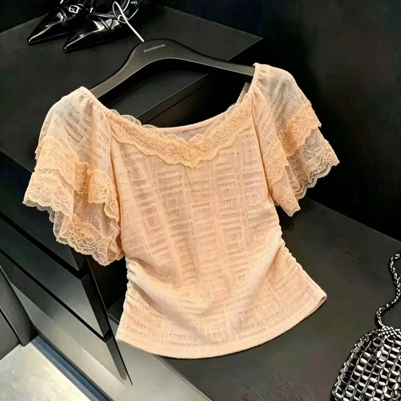 실사 빛 럭셔리 V넥 레이스 레이스 반팔 티셔츠 새로운 연령 감소 자이언트 잘 생긴 몸매 가꾸기 쇼트 스타일 백리스 맨위 ins 이미지 6