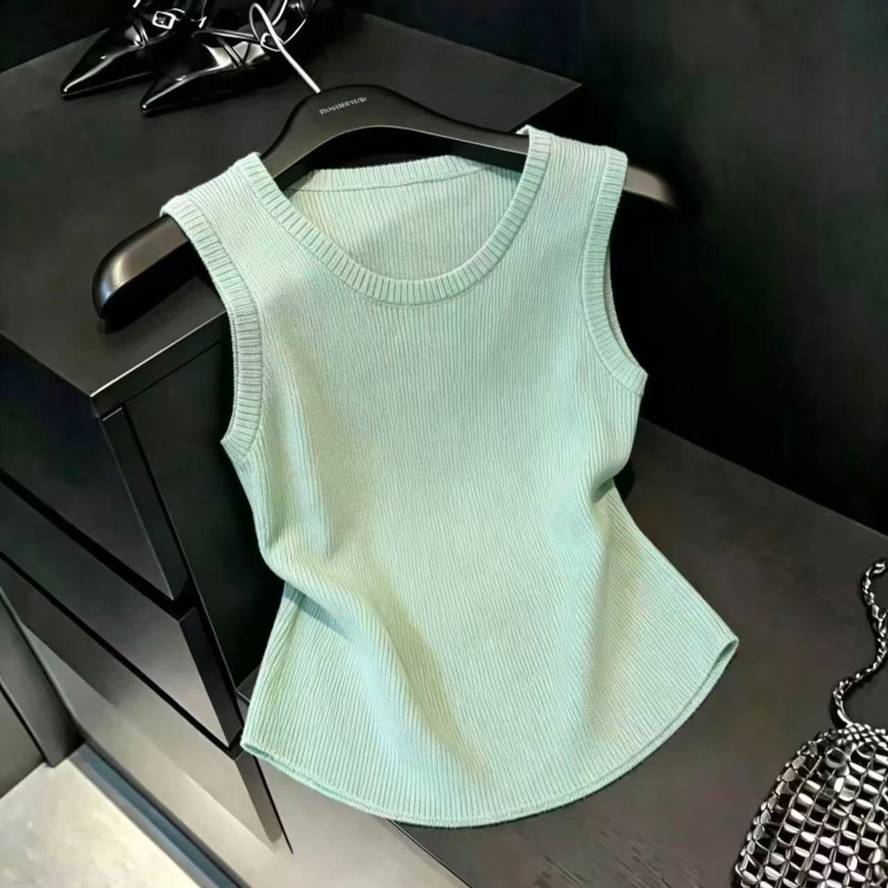 실사 한 부서 품격 라운드 넥 캐미솔 새로운 몸매 가꾸기 슬림해 보이는 디자인 센스 민소매 쇼트 스타일 인사이드 잡아라. 의류 이미지 6