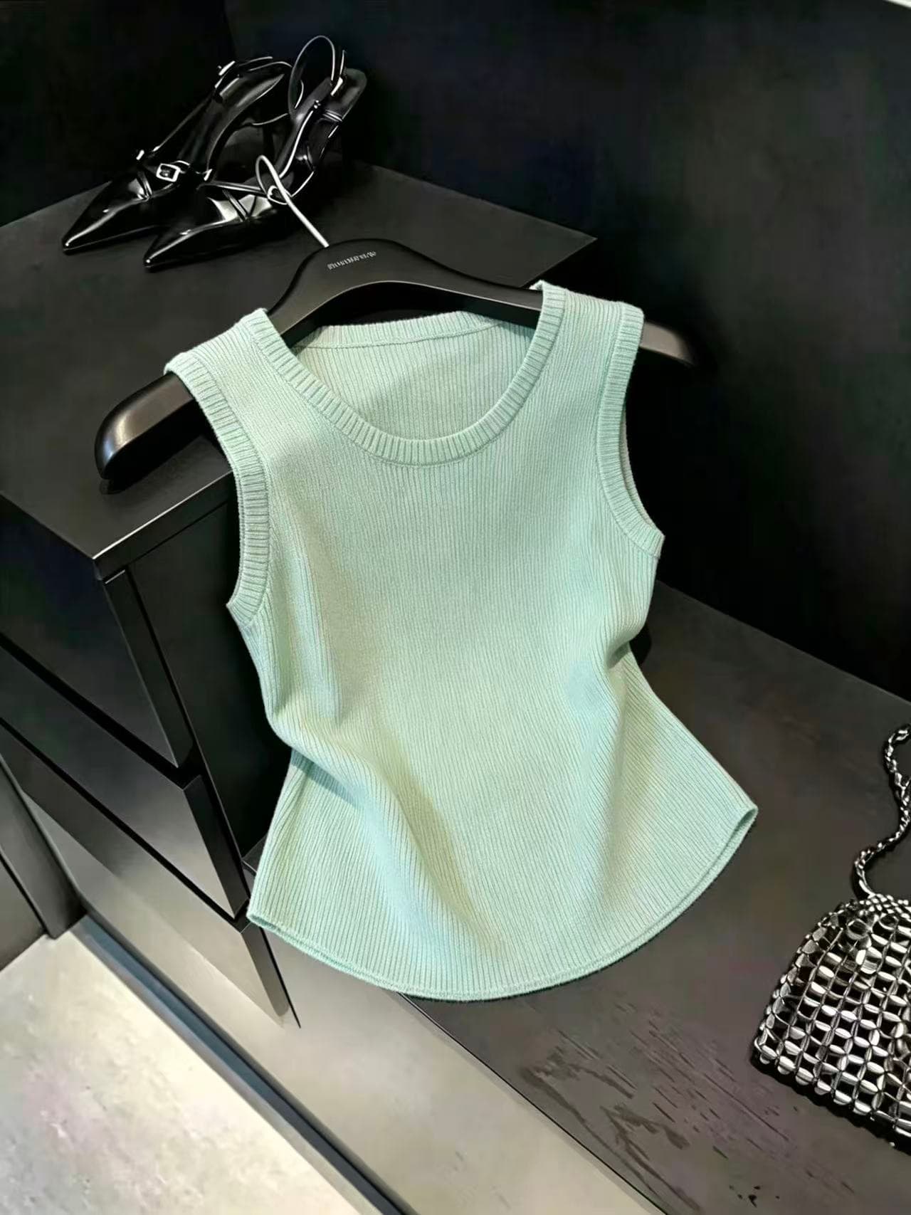 실사 한 부서 품격 라운드 넥 캐미솔 새로운 몸매 가꾸기 슬림해 보이는 디자인 센스 민소매 쇼트 스타일 인사이드 잡아라. 의류 상세 이미지 4