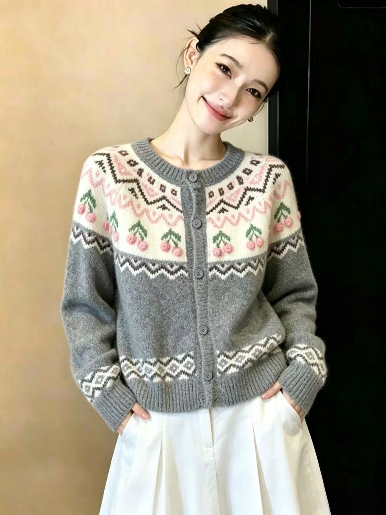 실사 공정한 섬 자카드 니트 스웨터 딸기 체리 털 공 꾸밈음 라운드 넥 레트로 분위기 센스 스웨터 코트 상세 이미지 5