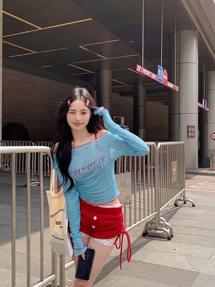 오프숄더 얇은 스타일 자수 긴팔 몸매 가꾸기 티셔츠 여성 여름 핫걸 작은 대중 파란색 쇼트 스타일 자외선 차단 블라우스 맨위 이미지 3