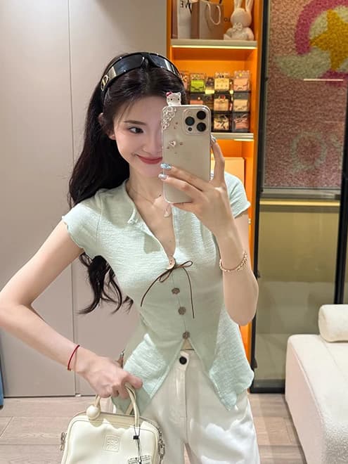 슈퍼 화재 한 부서 V넥 뒤집다 측면 스트랩 티셔츠 여성용 짧은 소매 여름 단추 디자인 센스 작은 대중 몸매 가꾸기 슬림해 보이는 맨위 이미지 2