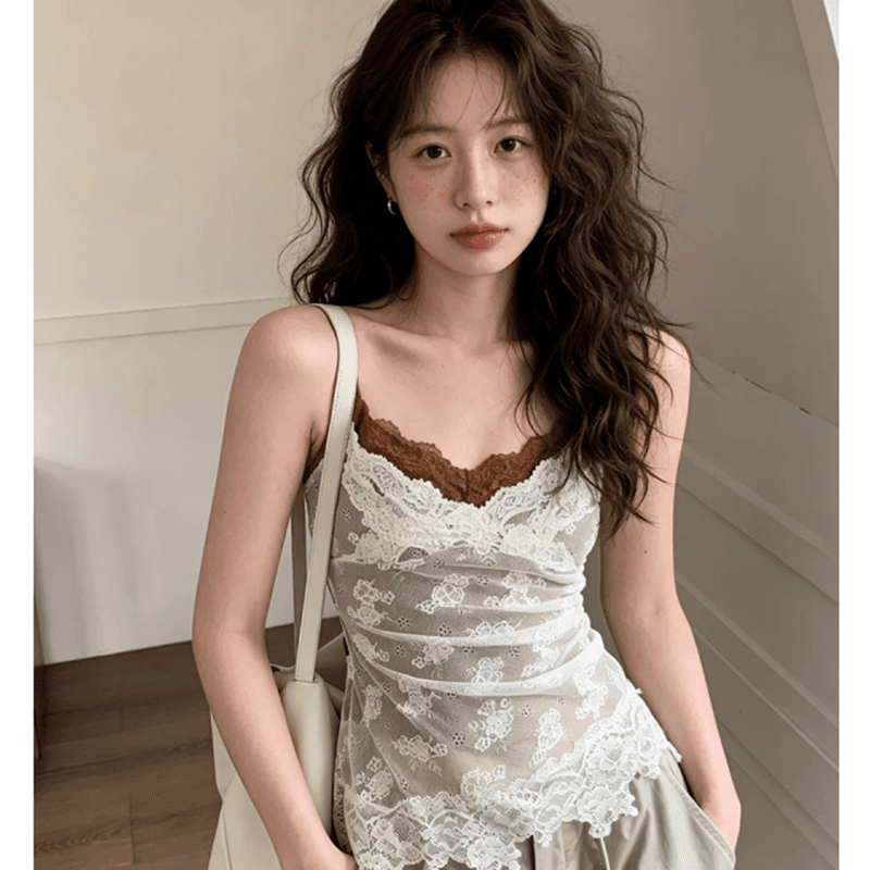 순수한 욕망 핫걸 레이스 조각 몸매 가꾸기 쇼트 스타일 얇은 맨위 디자인 센스 작은 대중 페이크 레이어드 캐미솔 가을 겨울