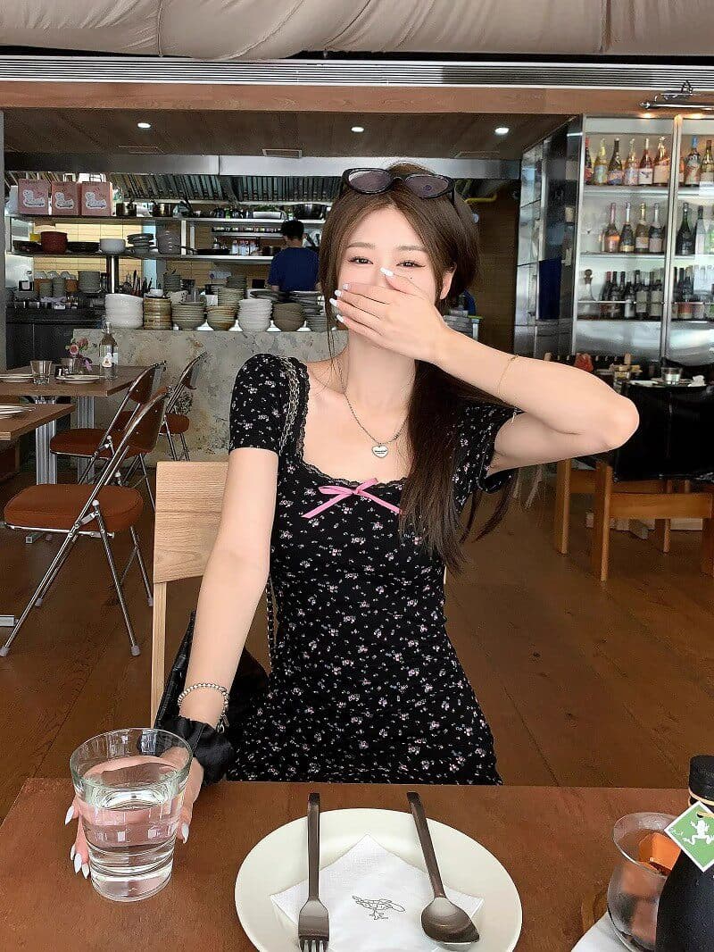 순수한 욕망 섹시함 백리스 꽃무늬 광장 칼라 반팔 여성 드레스 여름 허리 수축 몸매 가꾸기 달콤한 매운맛 타이트 스커트 짧은 치마 이미지 4