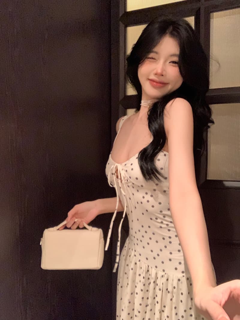 프랑스식 청 순수한 시스템 꼬집기 허리 화이트 도트 무늬 슬립 여성 드레스 여름 순수한 욕망 바람 품격 허리 수축 슬림해 보이는 롱 스커트 이미지 4
