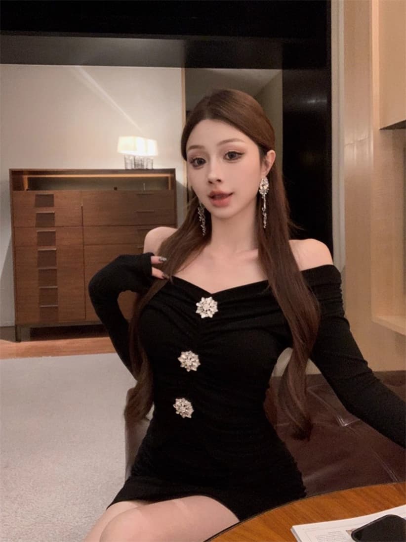 캐치 부서 데이트 치마 순수한 욕망 바람 핫걸 섹시함 V넥 드레스 가을 스타일 품격 주름 몸매 가꾸기 타이트 스커트