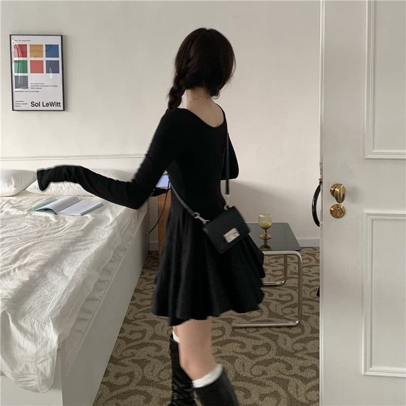 디자인 센스 작은 대중 검정색 몸매 가꾸기 긴팔 여성 드레스 가을 작은 키 한 마디 미니 스커트 허리 수축 슬림해 보이는 치마 이미지 4