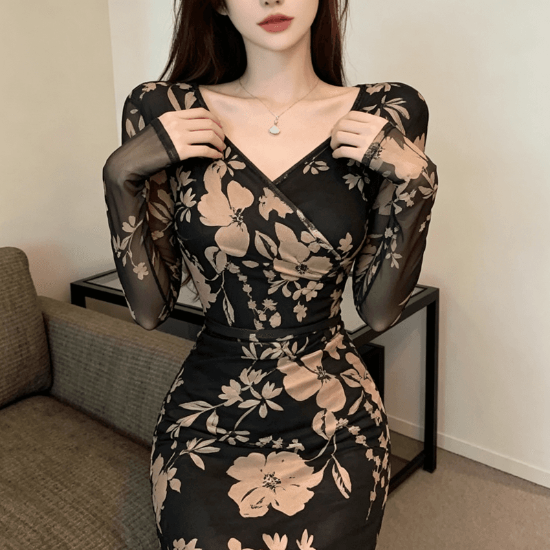 프랑스식 품격 섹시함 V넥 망사 타이트 스커트 롱 스커트 가을 겨울 디자인 센스 새로운 꽃무늬 주름 슬림해 보이는 드레스 이미지 4