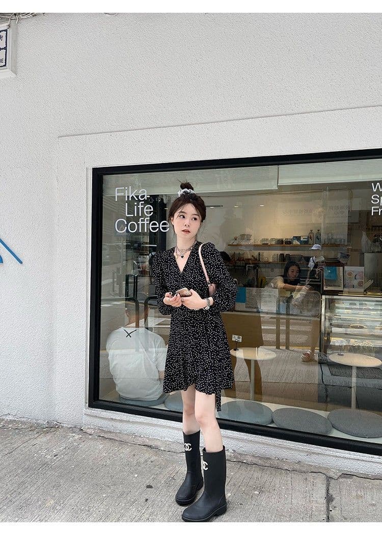 프랑스식 검정색 도트 무늬 꽃무늬 V넥 거품 소매 여성 드레스 가을 2026 새로운 작은 키 허리 수축 미니 스커트 상세 이미지 25