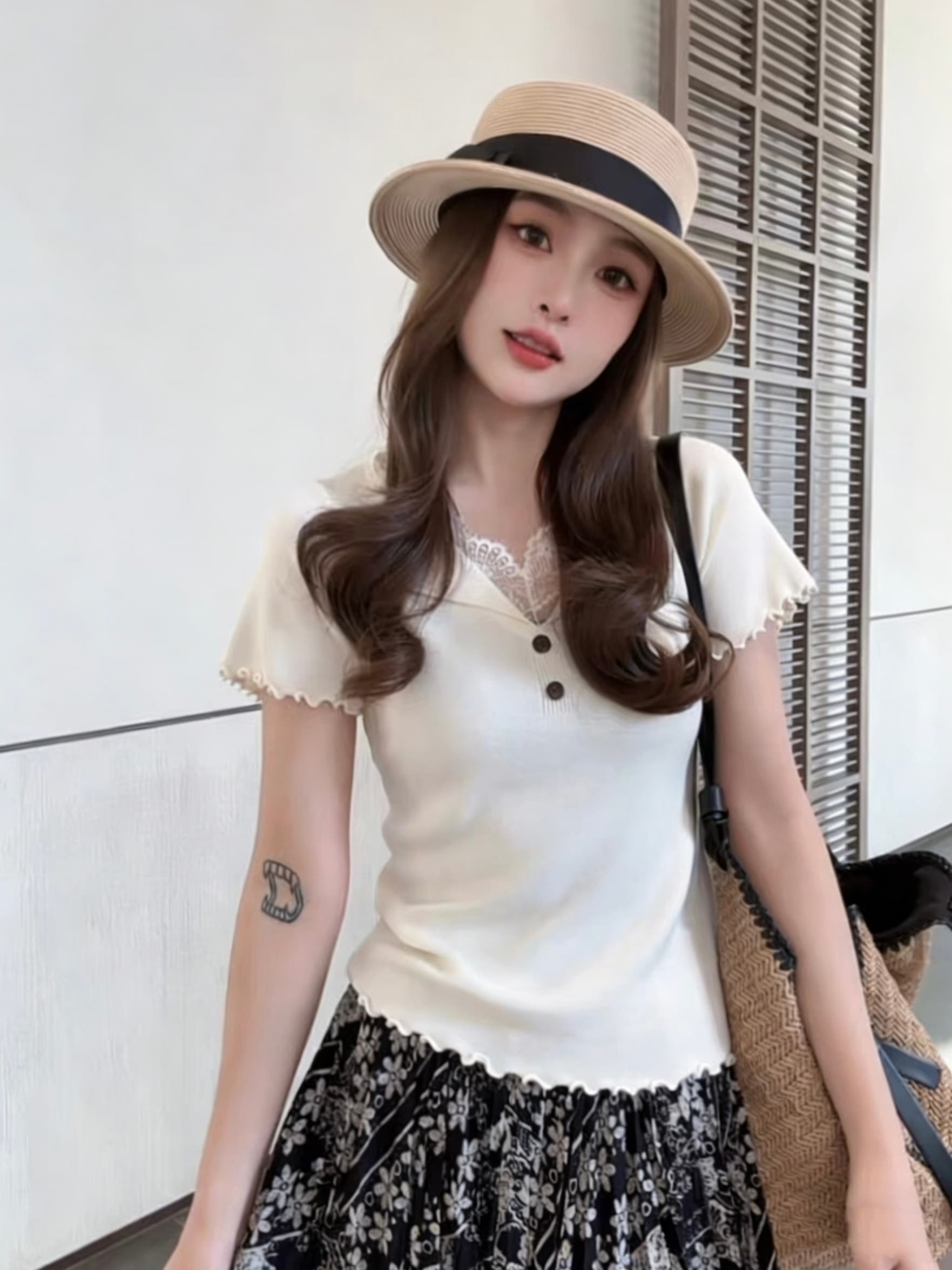 봄 새로운 순수한 욕망 바람 루즈핏 슬림해 보이는 반팔 풀오버 맨위 여성 폴로 칼라 패치워크 레이스 니트 스웨터 이미지 2