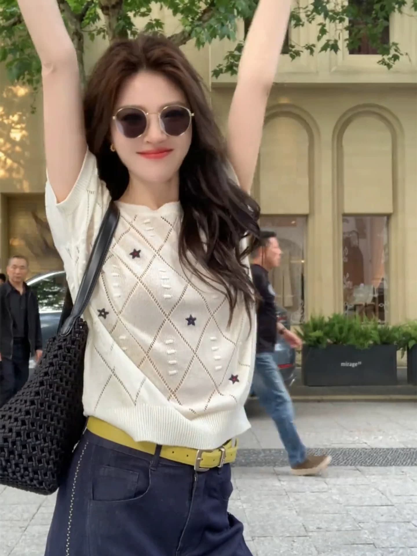 한 부서 화이트 별 홀로우 아웃 얼음 실크 니트 반팔 티셔츠 여성 여름 디자인 센스 작은 대중 고유 한 아름다운 맨위 상세 이미지 4