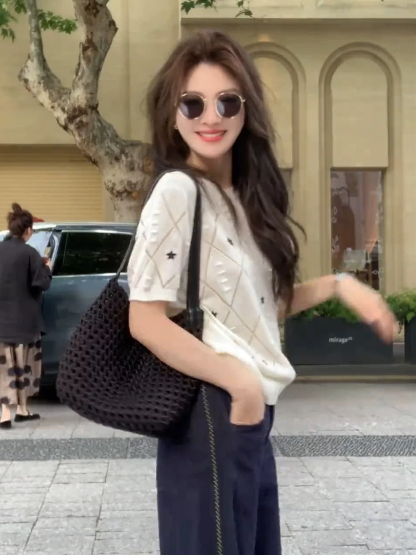한 부서 화이트 별 홀로우 아웃 얼음 실크 니트 반팔 티셔츠 여성 여름 디자인 센스 작은 대중 고유 한 아름다운 맨위 상세 이미지 5