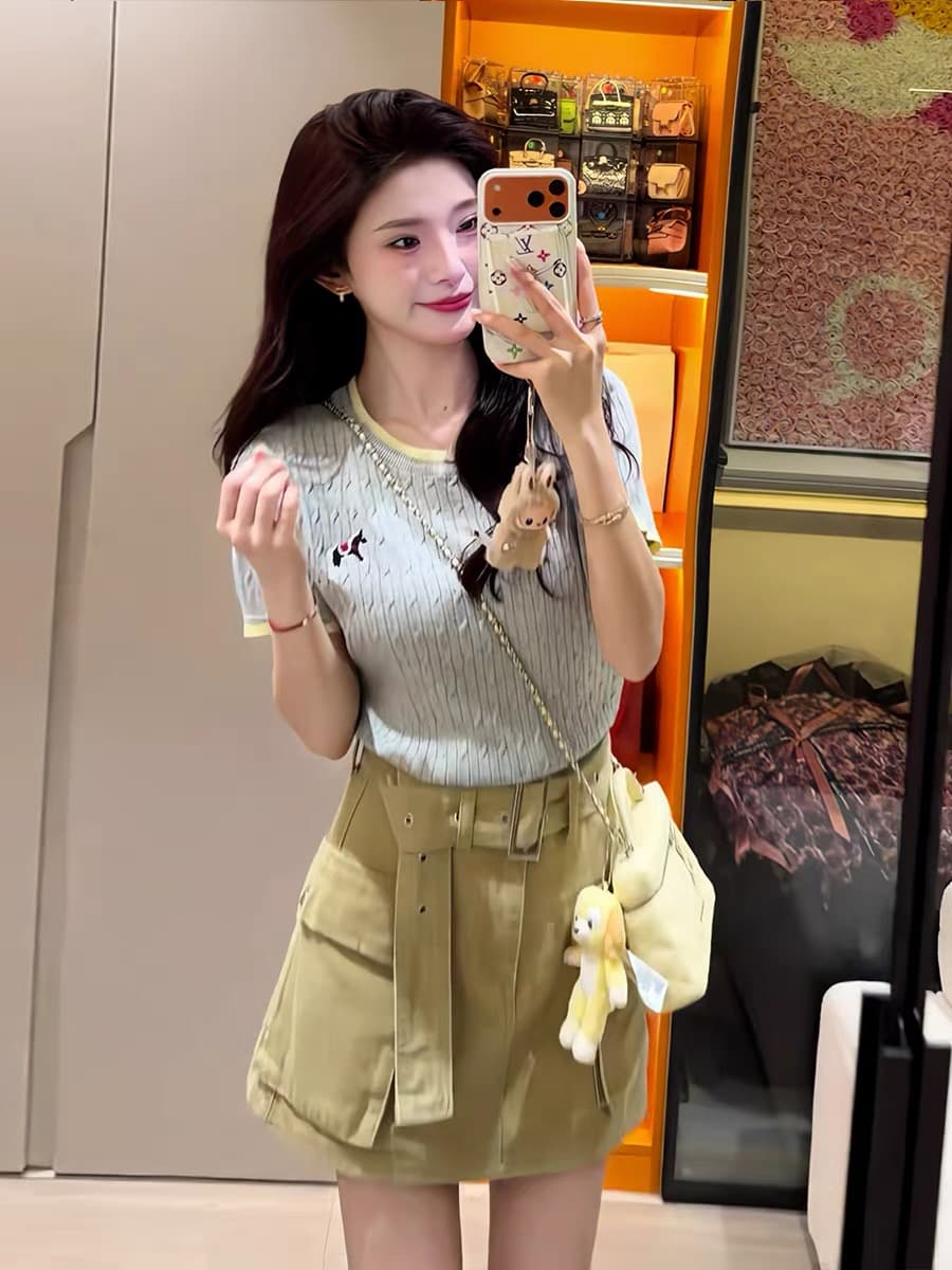 한 부서 배색 작은 말 자수 얼음 실크 니트 반팔 티셔츠 여성 여름 chic 품격 연령 감소 디스플레이 얇고 작은 맨위 상세 이미지 2