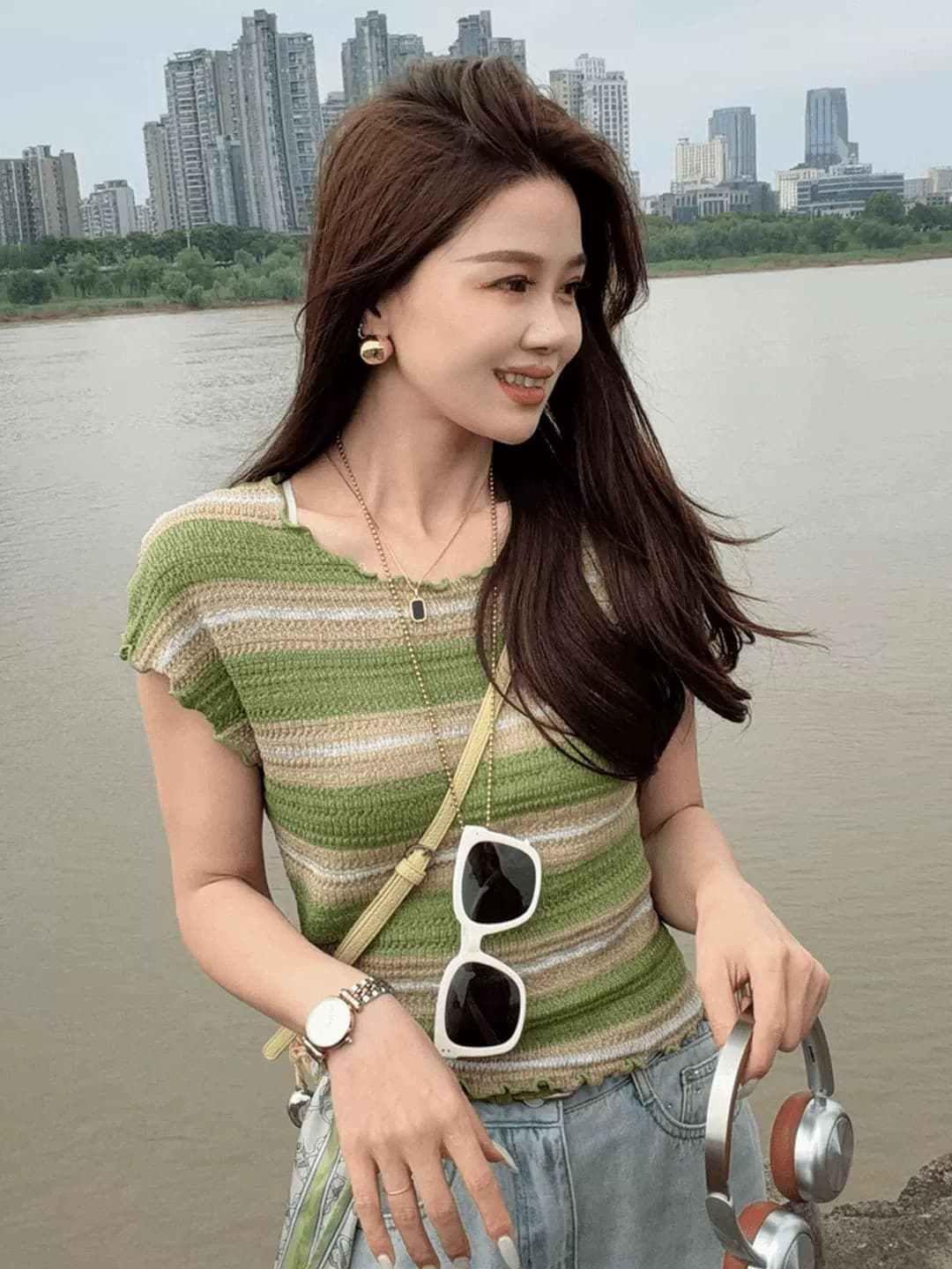 한 부서 착용 가져 가라. 녹색 스트라이프 프릴 얼음 실크 니트 스웨터 티셔츠 여성 디자인 센스 얇고 가벼운 통기성 아름다운 맨위