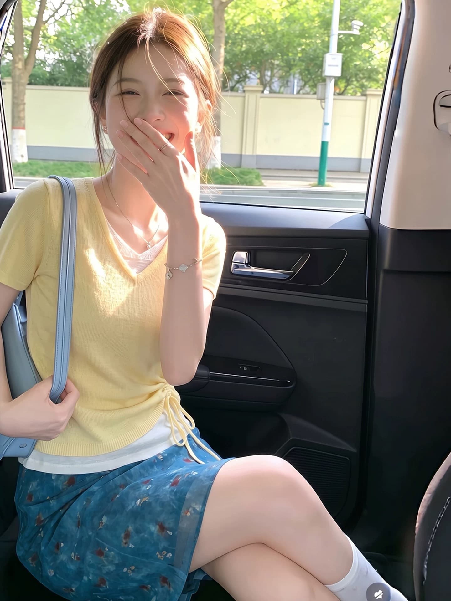 한 부서 노란색과 흰색 페이크 레이어드 반팔 티셔츠 여성 2026 년 여름 새로운 펌프 로프 니트 허리 수축 디스플레이 얇고 작은 맨위