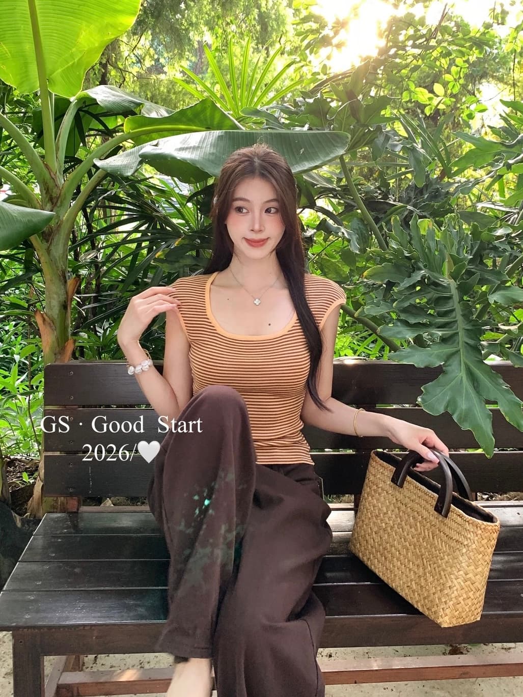 한 부서 패션 트렌드 배색 스트라이프 u 칼라 반팔 몸매 가꾸기 다용도 슬림해 보이는 니트 작은 셔츠 여성 여름 상세 이미지 3