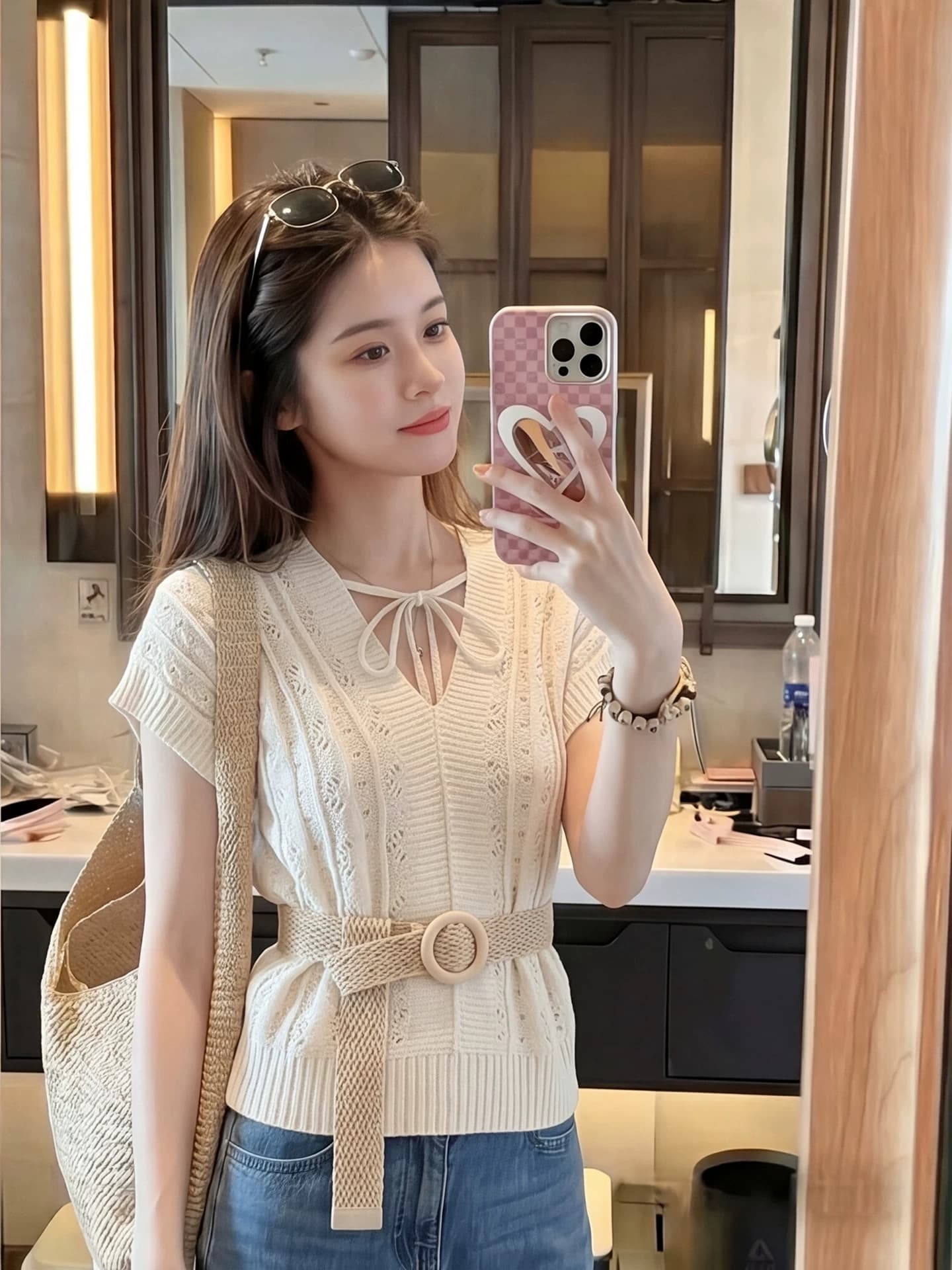 베이지 색 자수 홀로우 아웃 니트 스웨터 여성 여름 디자인 센스 레이스 V넥 레이스업 반팔 티셔츠 맨위 벨트 포함 상세 이미지 7