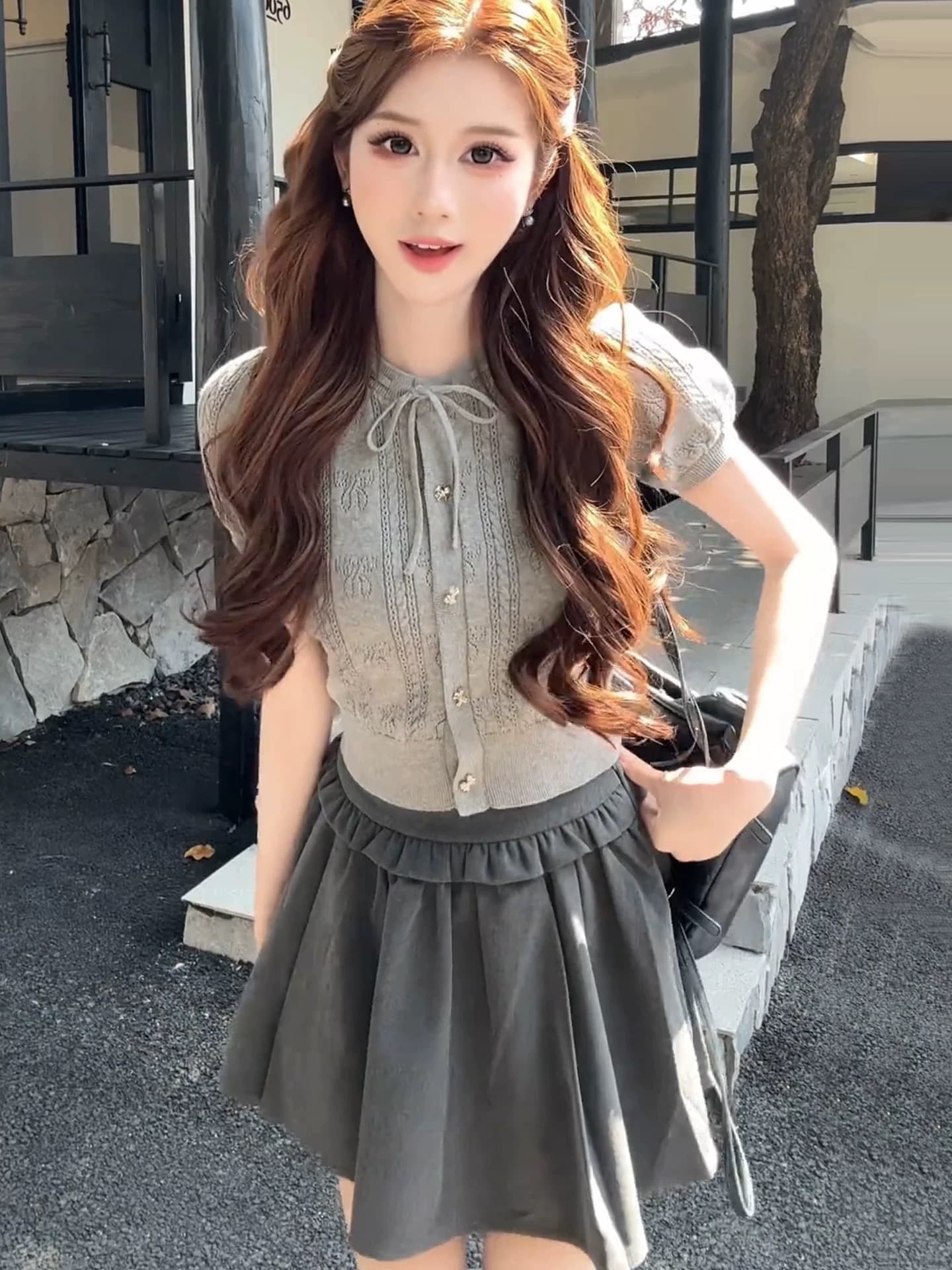 회색 홀로우 아웃 나비 매듭 니트 반팔 티셔츠 여성 2026 새로운 여름 쇼트 스타일 몸매 가꾸기 chic 한 첨부 된 의류 상세 이미지 1