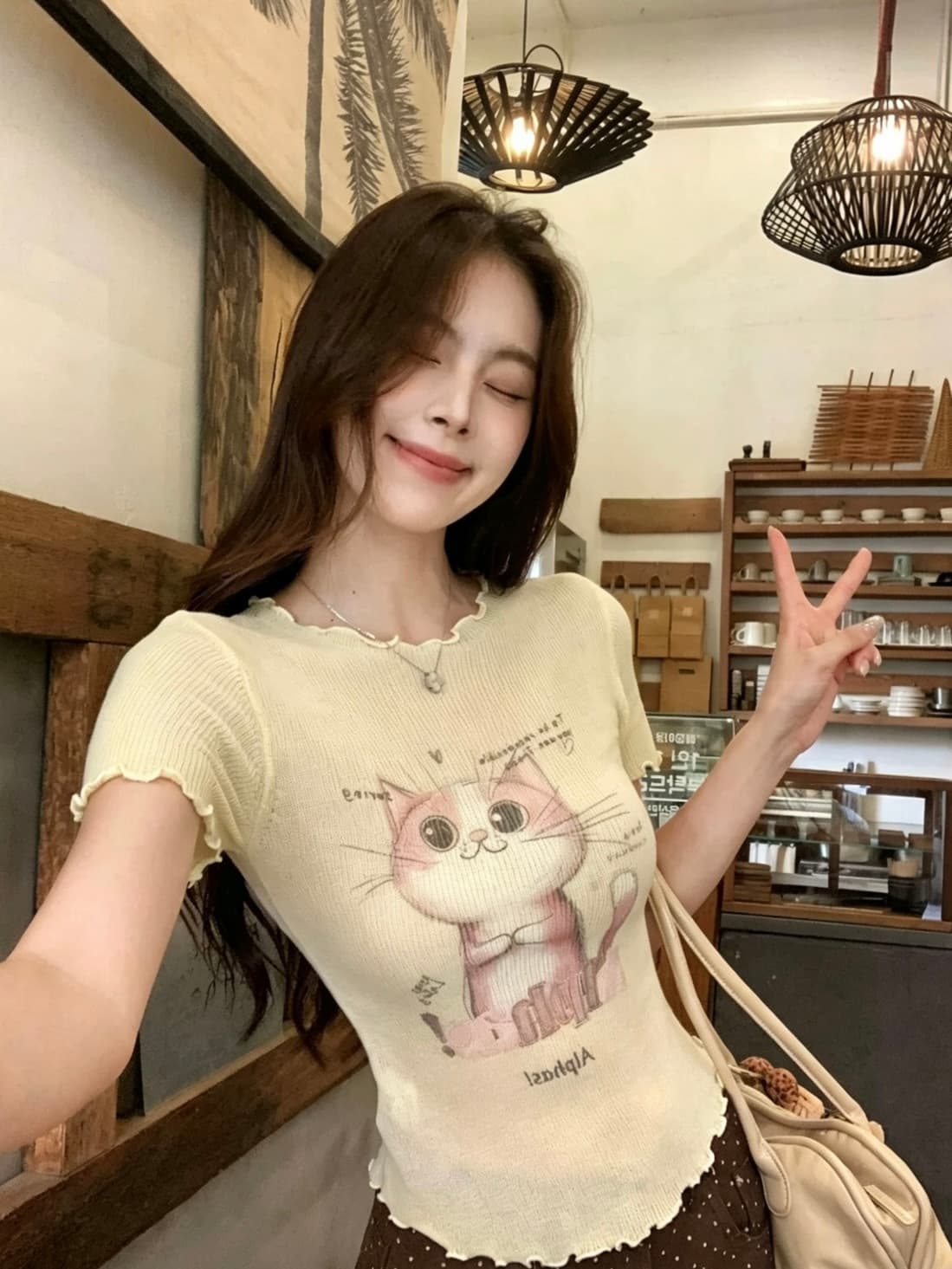 여름 세련된 순수한 욕망 새끼 고양이 프린트 몸매 가꾸기 슬림해 보이는 프릴 부드러운 섬세한 니트 스웨터 부드러운 다용도 작은 셔츠 이미지 3