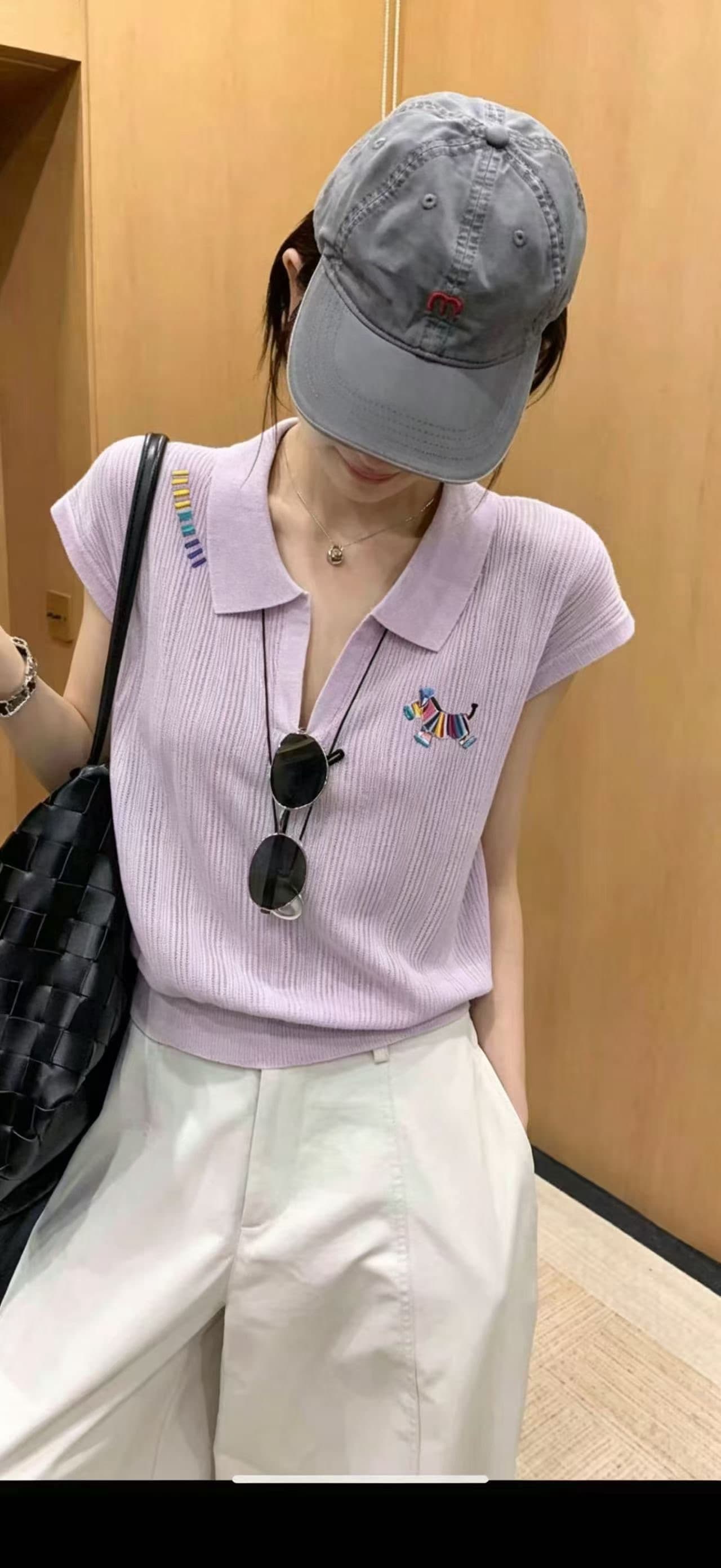 보라색 작은 말 자수 polo 폴로 칼라 반팔 티셔츠 여성 여름 2026 년 새로운 고유 한 아름다운 miu 첨부 된 의류 상세 이미지 1