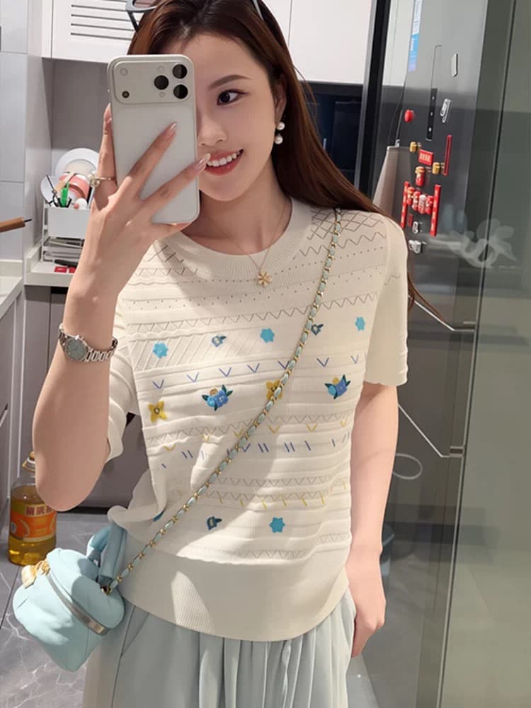 프랑스식 신선함 달콤함 색상 자수 얼음 실크 니트 스웨터 여성 여름 Chic 작은 대중 연령 감소 반팔 티셔츠 맨위 상세 이미지 5