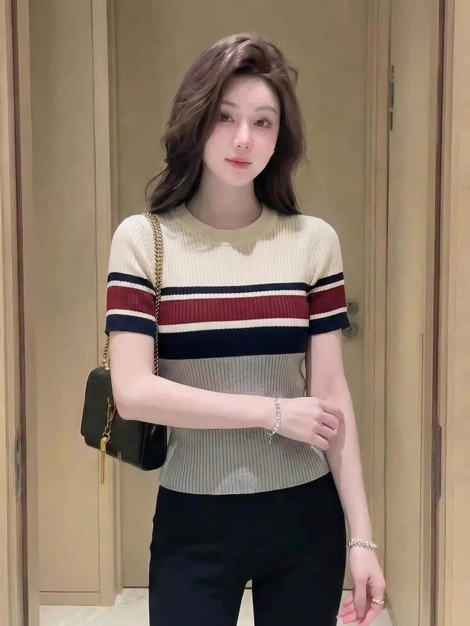 한 부서 고대 복장 스트라이프 배색 반팔 티셔츠 여성 여름 2026 새로운 몸매 가꾸기 슬림해 보이는 고급 센스 아름다운 작은 맨위