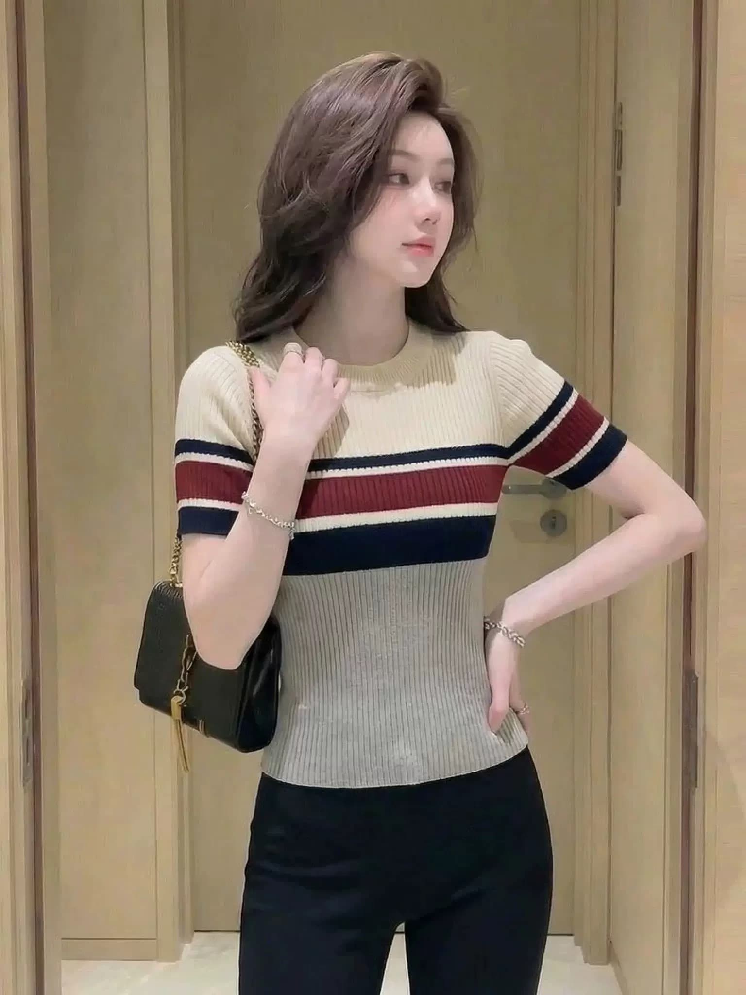 한 부서 고대 복장 스트라이프 배색 반팔 티셔츠 여성 여름 2026 새로운 몸매 가꾸기 슬림해 보이는 고급 센스 아름다운 작은 맨위 이미지 4