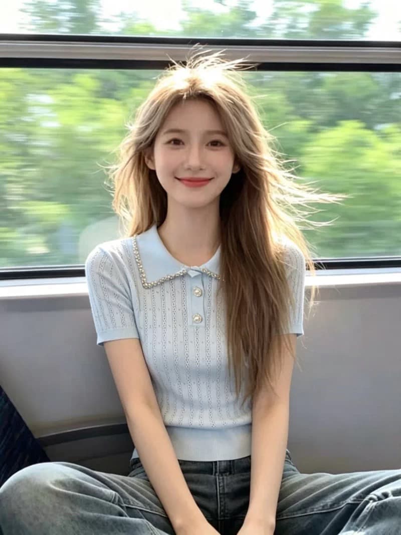 부드러운 파란색 작은 샤넬 스타일 다이아몬드 세팅 POLO 칼라 반팔 티셔츠 여성 봄 여름 새로운 잘 생긴 얼음 실크 니트 스웨터 맨위 상세 이미지 1
