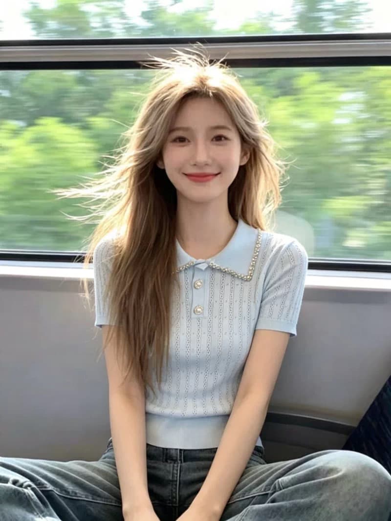 부드러운 파란색 작은 샤넬 스타일 다이아몬드 세팅 POLO 칼라 반팔 티셔츠 여성 봄 여름 새로운 잘 생긴 얼음 실크 니트 스웨터 맨위 상세 이미지 2