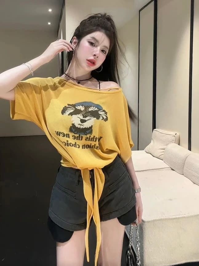 한 부서 디자인 센스 비스듬한 어깨 만화 프린트 반팔 티셔츠 여성 여름 새로운 레이스업 허리 수축 슬림해 보이는 쇼트 스타일 맨위 이미지 3