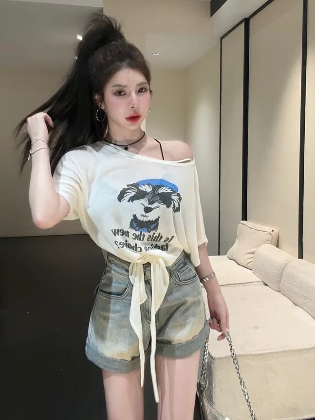 한 부서 디자인 센스 비스듬한 어깨 만화 프린트 반팔 티셔츠 여성 여름 새로운 레이스업 허리 수축 슬림해 보이는 쇼트 스타일 맨위 이미지 4