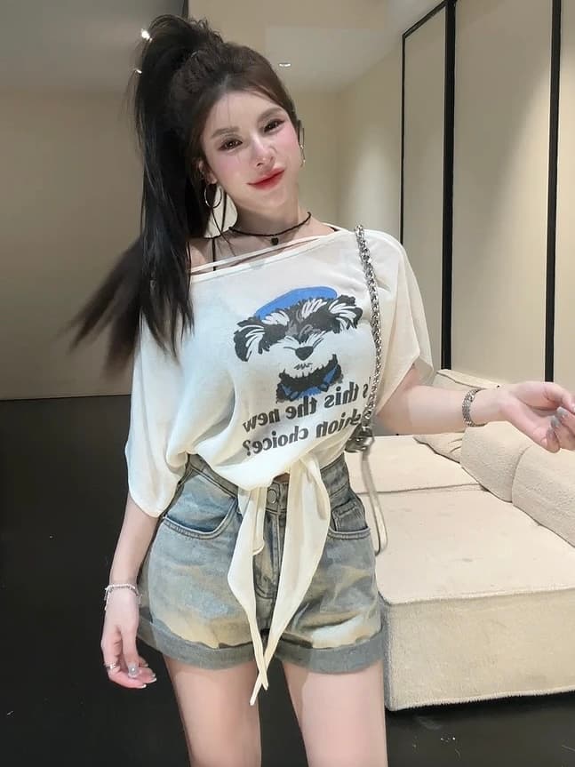 한 부서 디자인 센스 비스듬한 어깨 만화 프린트 반팔 티셔츠 여성 여름 새로운 레이스업 허리 수축 슬림해 보이는 쇼트 스타일 맨위 상세 이미지 3