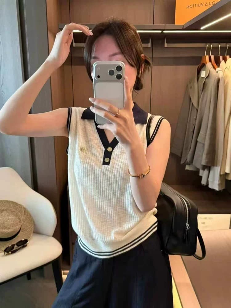 2026 여름 새로운 배색 POLO 칼라 슬림해 보이는 디자인 센스 민소매 니트 얼음 실크 얇은 재료 화이트 조끼 여성 셔츠 상세 이미지 1