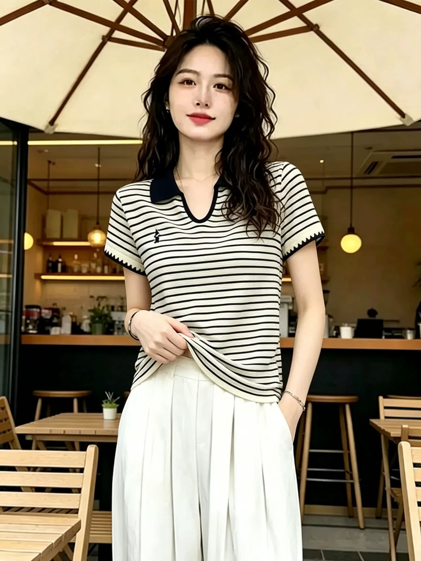 한 부서 미니멀리즘 자수 스트라이프 반팔 티셔츠 여성 2026 여름 새로운 흑인과 백인 클래식 섹션 루즈핏 캐주얼 맨위 상세 이미지 4