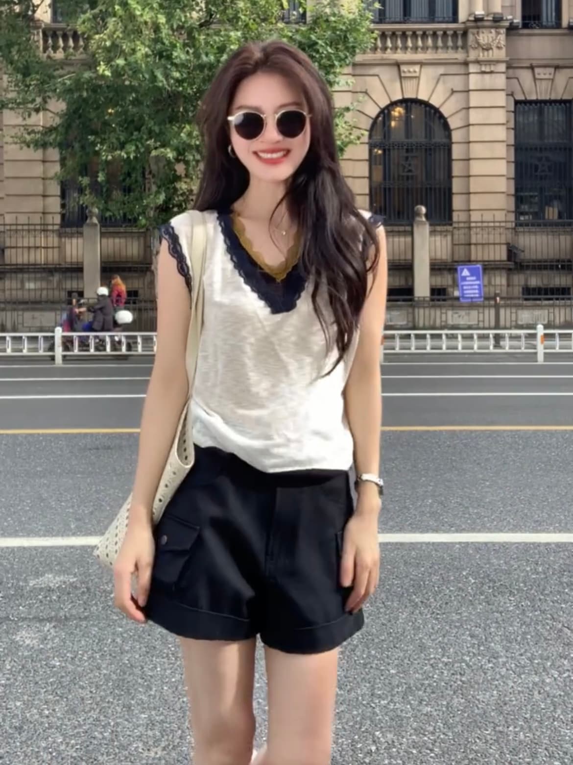 2026 여름 빛 럭셔리 고급 센스 연령 감소 맨위 Chic 고유 한 아니요 명중 섹션 해군 민소매 조끼 티셔츠 여성 상세 이미지 6