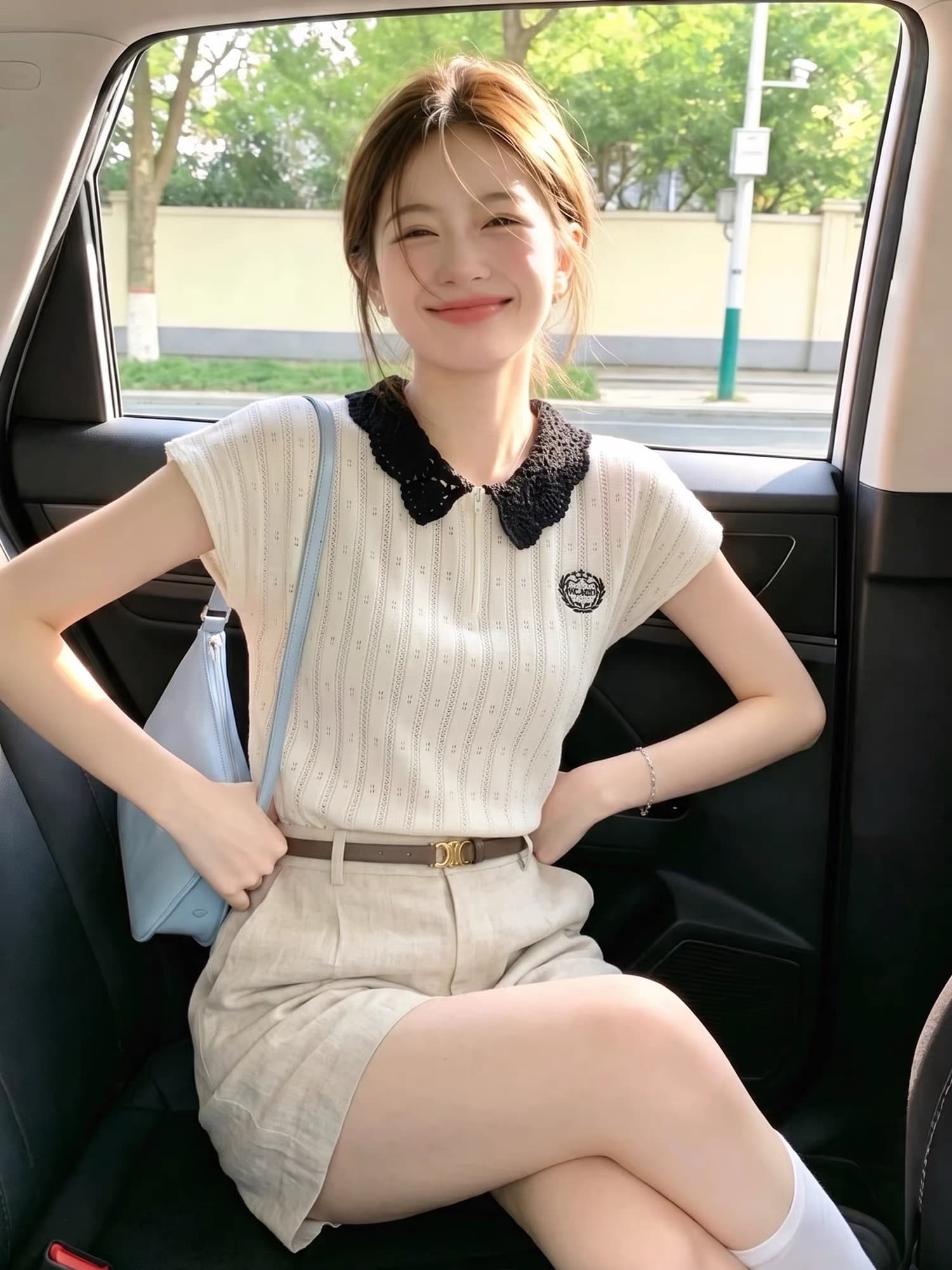 프랑스식 레이스 베이비 칼라 하프 지퍼 휘장 자수 작은 셔츠 2026 여름 새로운 우아함 홀로우 아웃 니트 맨위