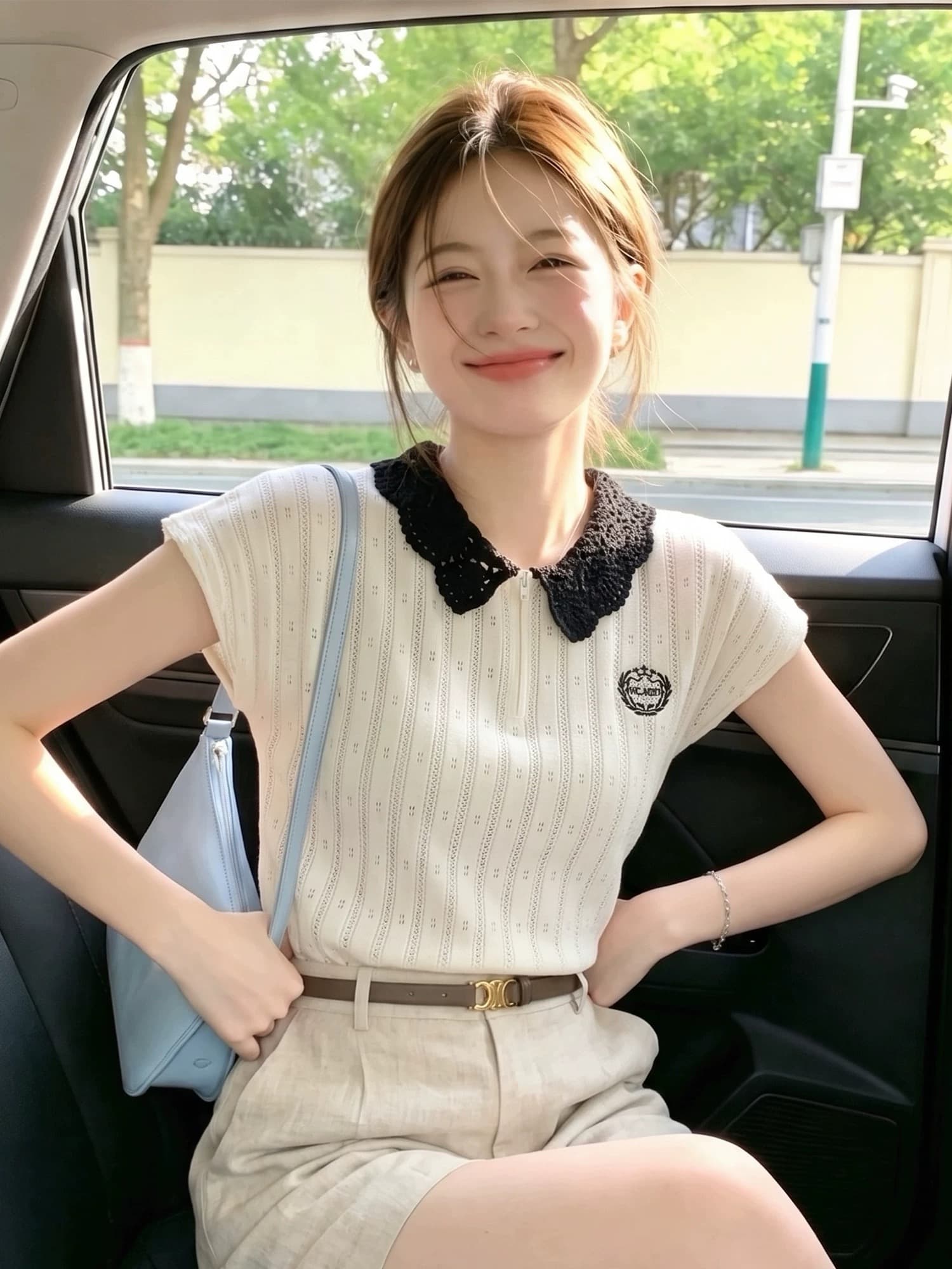 프랑스식 레이스 베이비 칼라 하프 지퍼 휘장 자수 작은 셔츠 2026 여름 새로운 우아함 홀로우 아웃 니트 맨위 상세 이미지 2