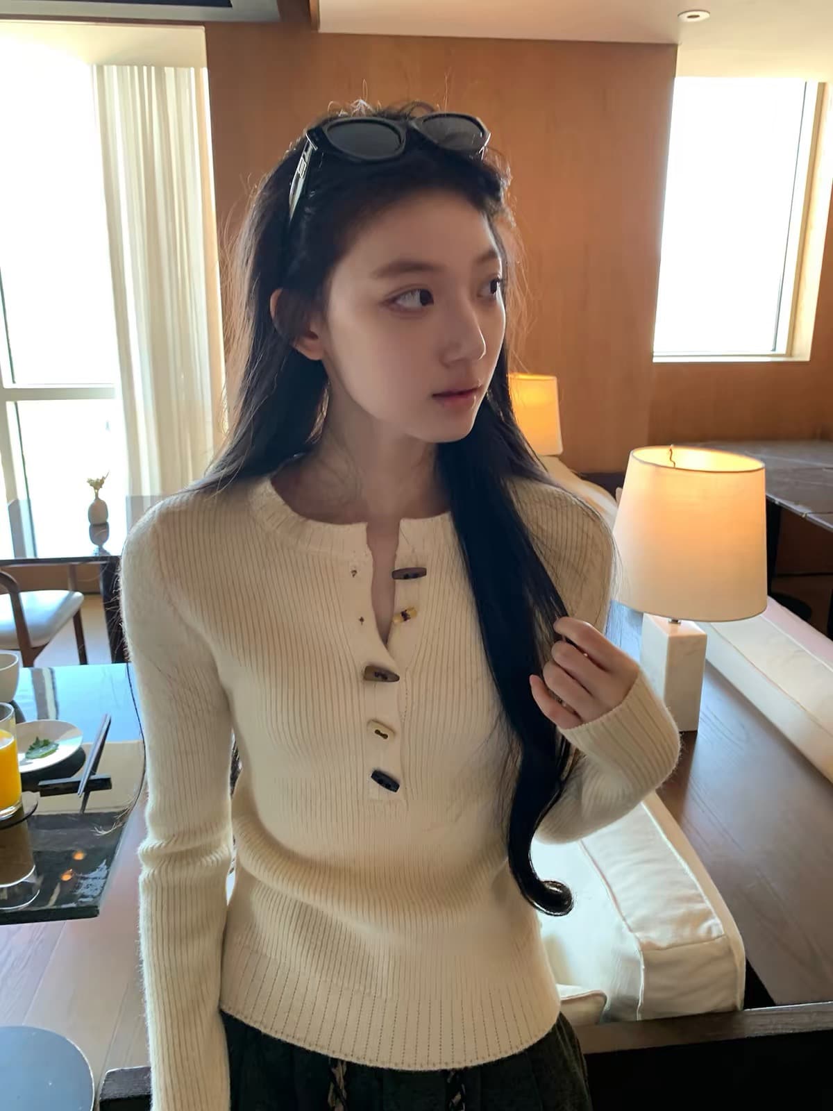 스웨터 여자 2026 새로운 겨울 느긋한 고급 센스 인사이드 잡아라. 의류 긴팔 디자인 센스 니트 스웨터 상세 이미지 1