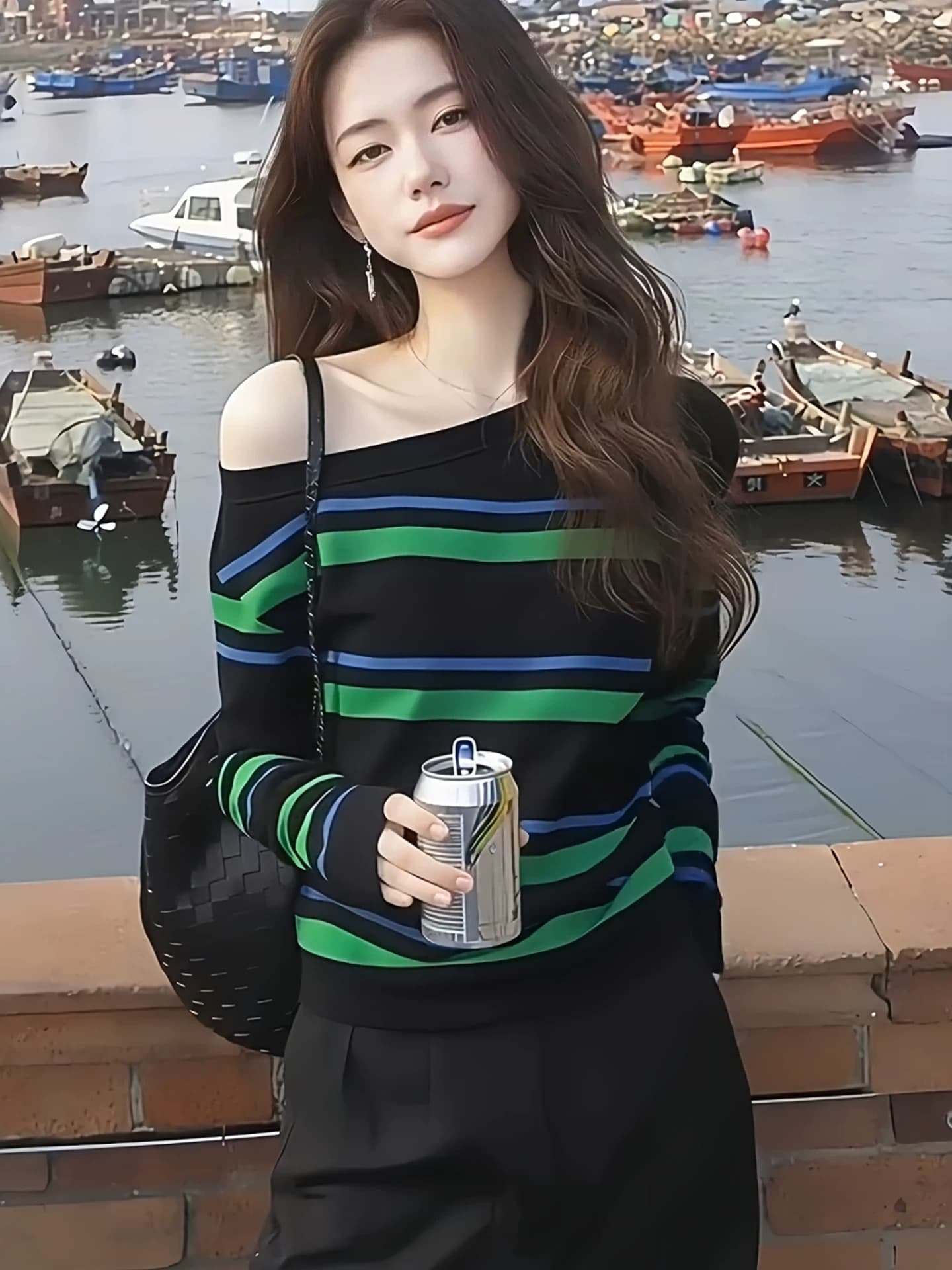 이른 가을 고유 한 배색 스트라이프 니트 기본 셔츠 여성 인사이드 가져 가라. 디자인 센스 레트로 달콤한 핫걸 비스듬한 칼라 오프숄더 맨위 상세 이미지 3