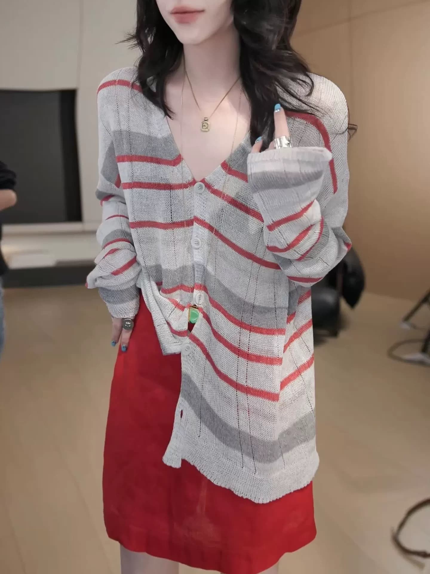 다차원 갤러리 배색 스트라이프 니트 맨위 여성 여름 얇은 스타일 외부 가져 가라. 자외선 차단 오픈 가디건 얇고 가벼운 이미지 3