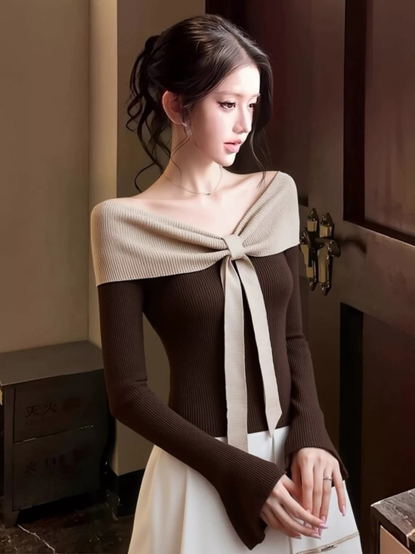 달콤한 핫걸 오프숄더 나비 매듭 니트 기본 셔츠 여성 인사이드 가져 가라. 디자인 센스 가을 겨울 배색 패치워크 긴팔 맨위 이미지 2