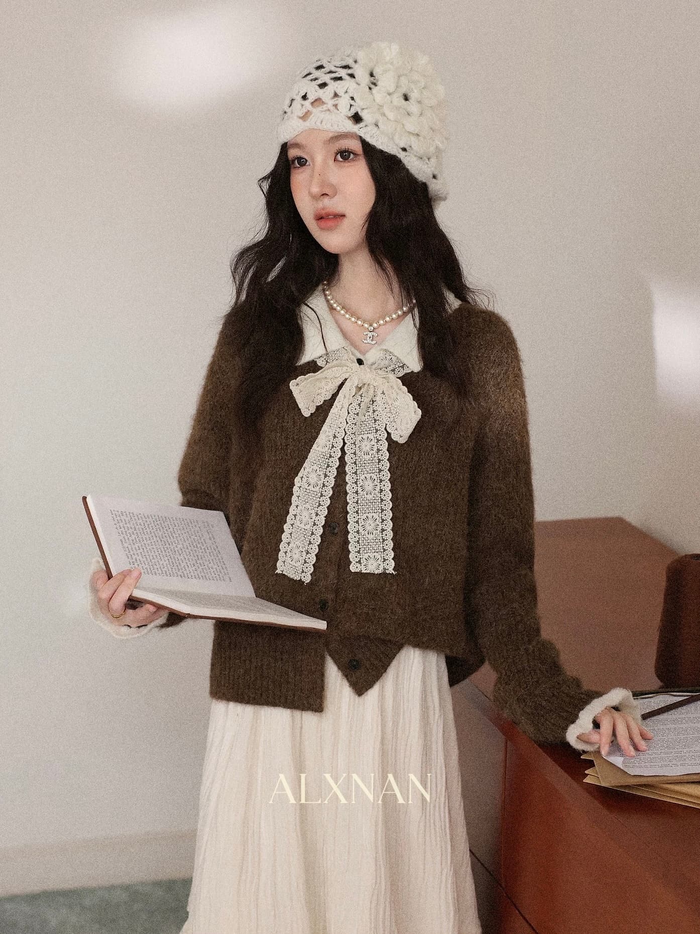 커피 색상 폴로 칼라 페이크 레이어드 스웨터 여성 코트 2026 가을 새로운 레이스 나비 매듭 니트 오픈 가디건 짧은 맨위 상세 이미지 3
