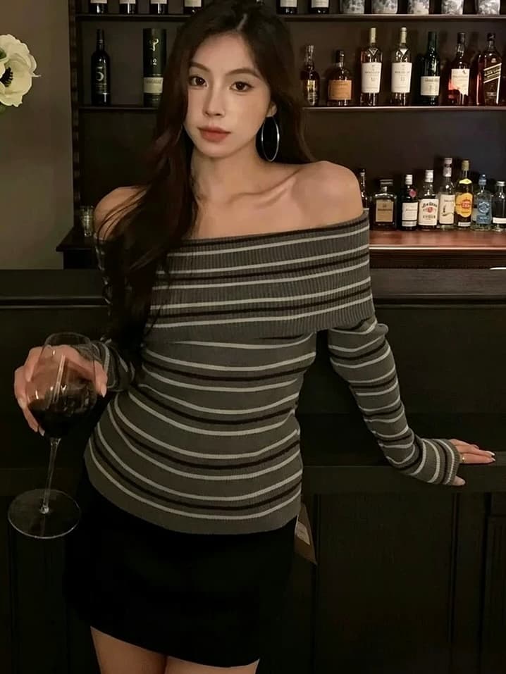 2026 새로운 한 부서 배색 스트라이프 보트넥 오프숄더 니트 스웨터 여성 분위기 센스 착용 가져 가라. 쇼트 스타일 맨위 이미지 4