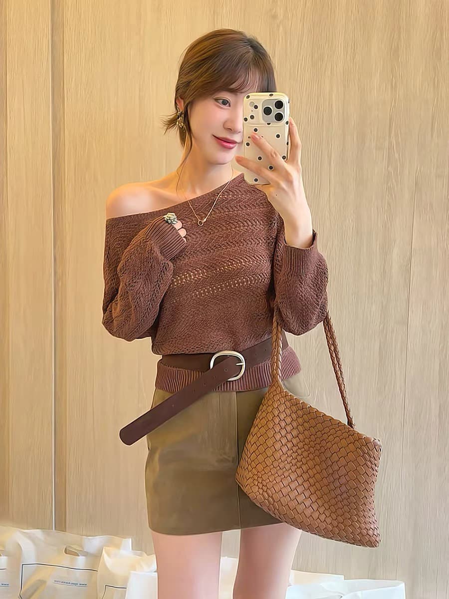 한 부서 레트로 느긋한 바람 비스듬한 칼라 새는 어깨 홀로우 아웃 니트 스웨터 여성 가을 배트윙 소매 벨트 허리 수축 얇은 스타일 스웨터 이미지 2