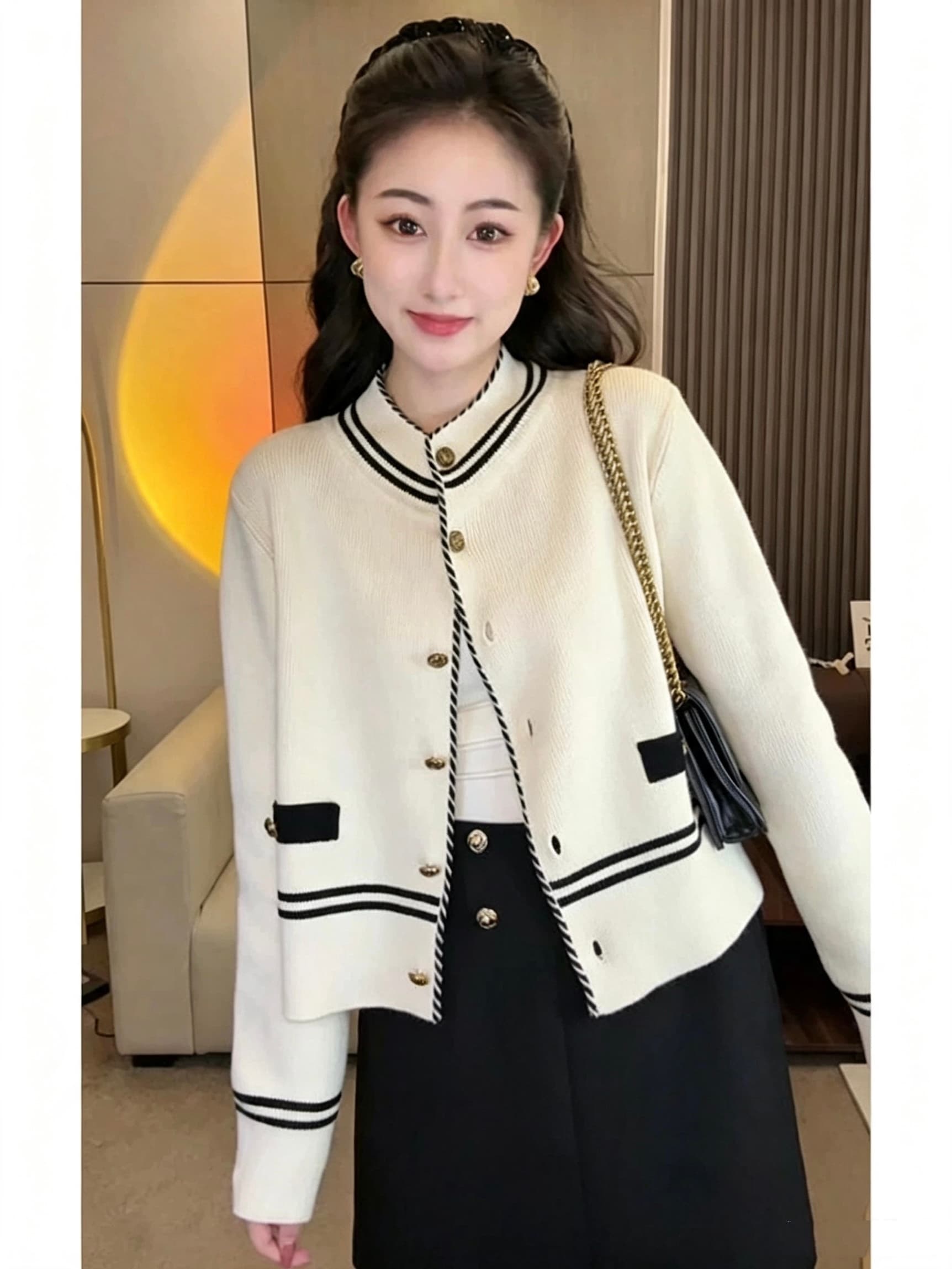 빛 럭셔리 작은 샤넬 스타일 배색 니트 맨위 외부 셔츠 여성 가을 프랑스식 엠보싱 골드 버클 절묘한 패션 작은 셔츠 트렌드 상세 이미지 1