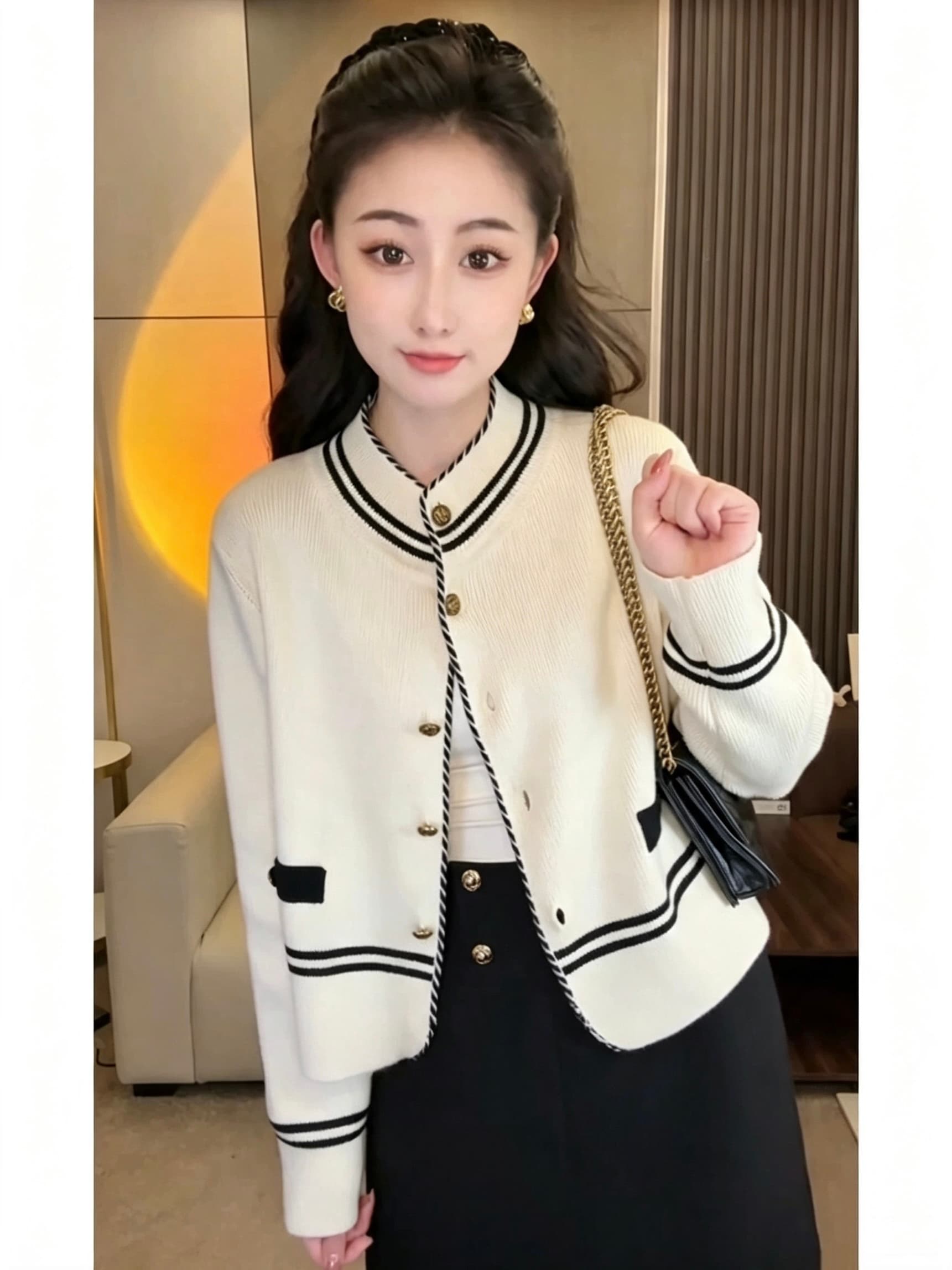 빛 럭셔리 작은 샤넬 스타일 배색 니트 맨위 외부 셔츠 여성 가을 프랑스식 엠보싱 골드 버클 절묘한 패션 작은 셔츠 트렌드 상세 이미지 5