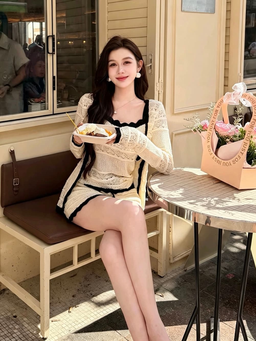 작은 샤넬 스타일 홀로우 아웃 니트 세 조각 여성 세트 배색 레이스 슬립 오픈 가디건 반바지 부드러운 품격 캐주얼 세트 상세 이미지 3