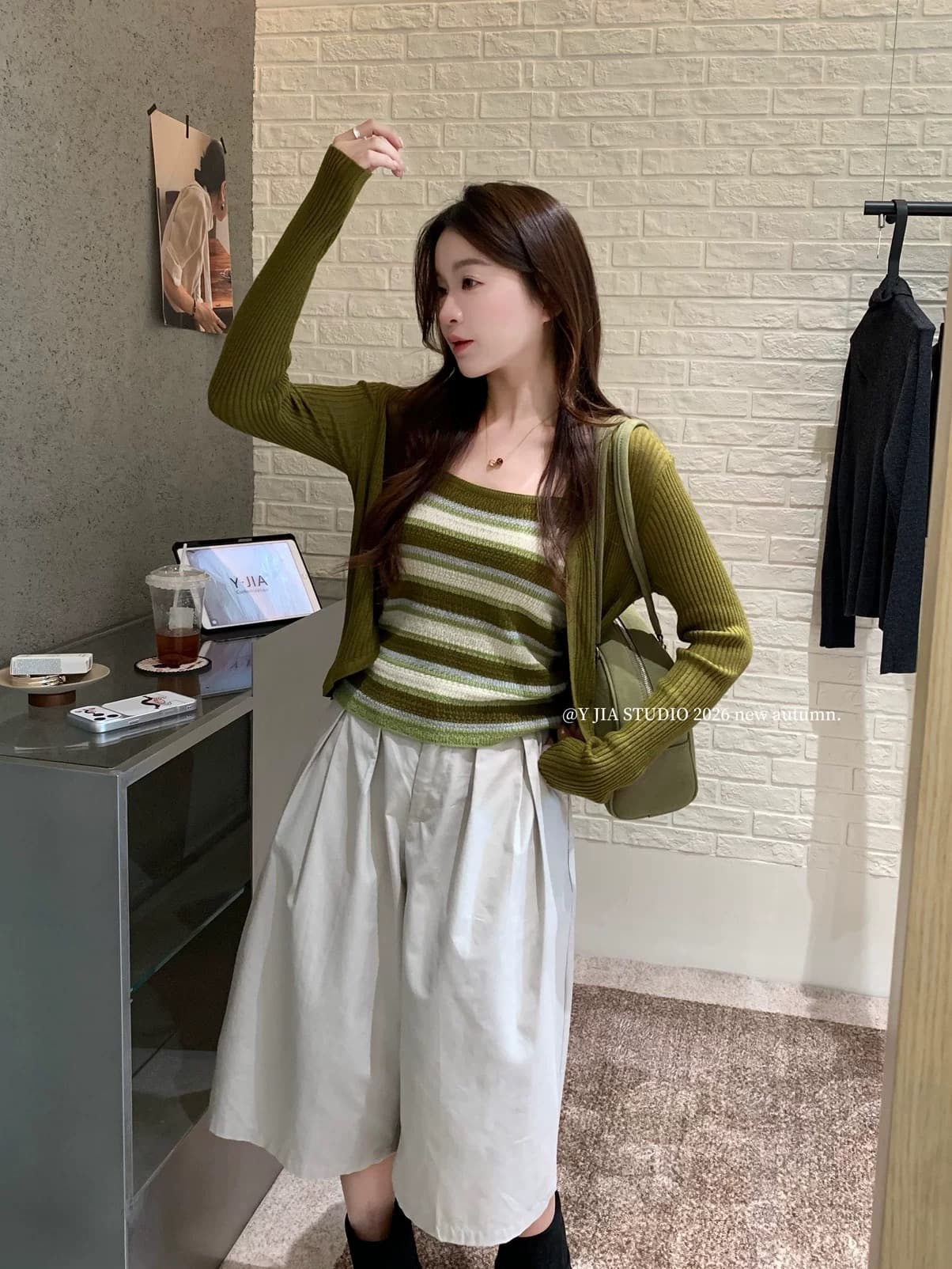 이른 가을 부드러운 찹쌀 다용도 긴팔 니트 오픈 가디건 스트라이프 배색 캐미솔 투피스 슈트 여성 이미지 4
