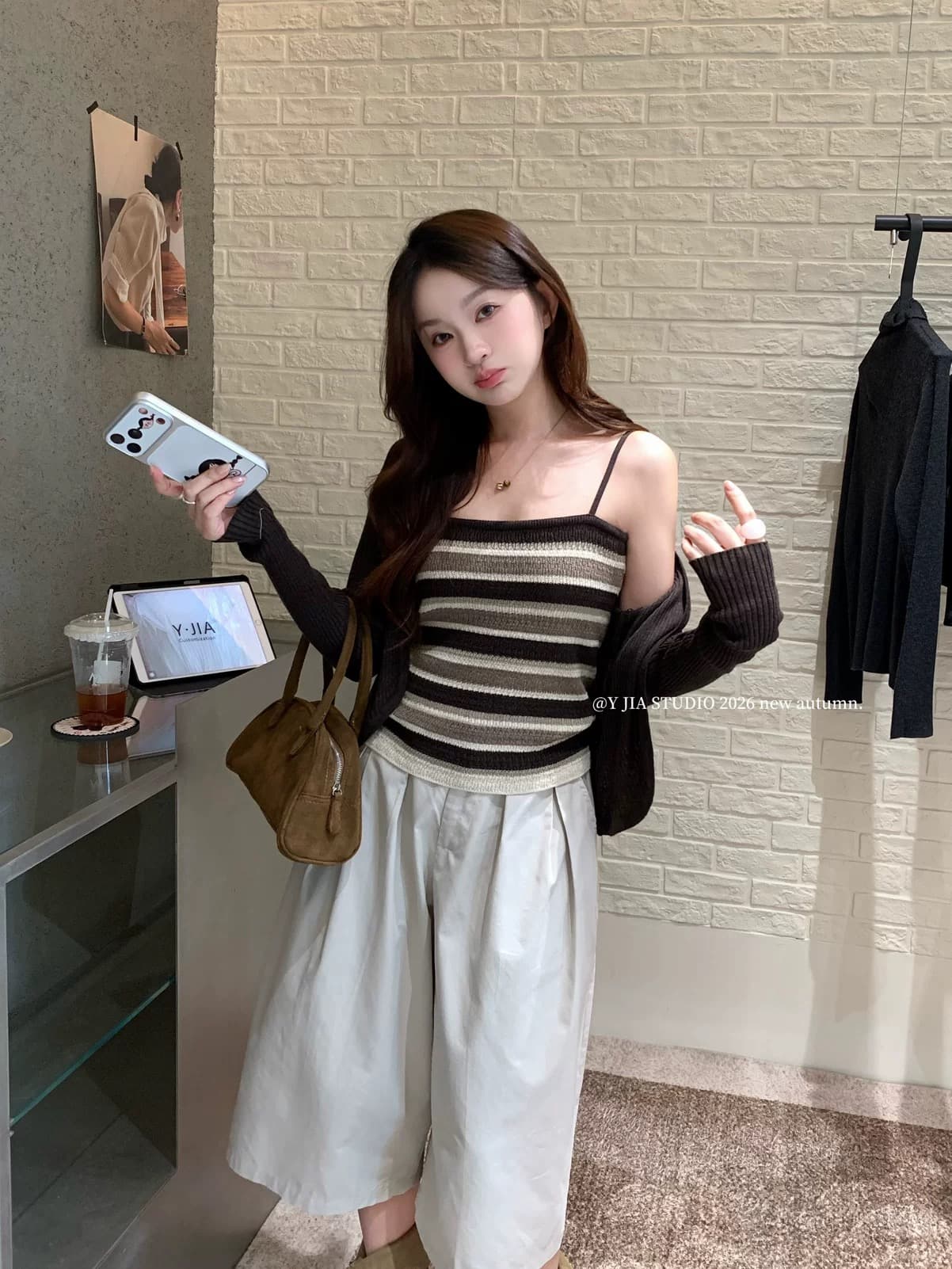 이른 가을 부드러운 찹쌀 다용도 긴팔 니트 오픈 가디건 스트라이프 배색 캐미솔 투피스 슈트 여성 이미지 5